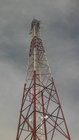 برج الاتصالات على السطح مع قوس البرق رود سقوط سقوط ضوء الطيران