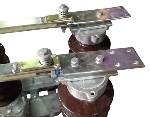36KV 1250A الخزف مركز الدورية عازل مع هيكل تصاعد