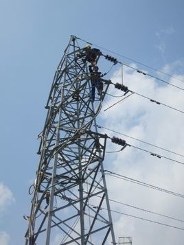برج الدائرة المزدوجة المجلفن Q345 الصلب لخط نقل 33KV