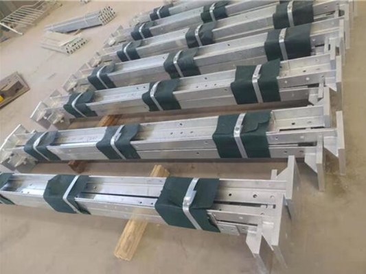 3 الاتصالات السلكية واللاسلكية ذات الأرجل Q235B Q345B Q420 برج أنبوبي الصلب