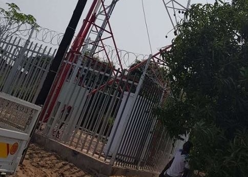 86um 90M زاوية الاتصالات الصلب برج الزاوي 3 أرجل القطب الكهرباء